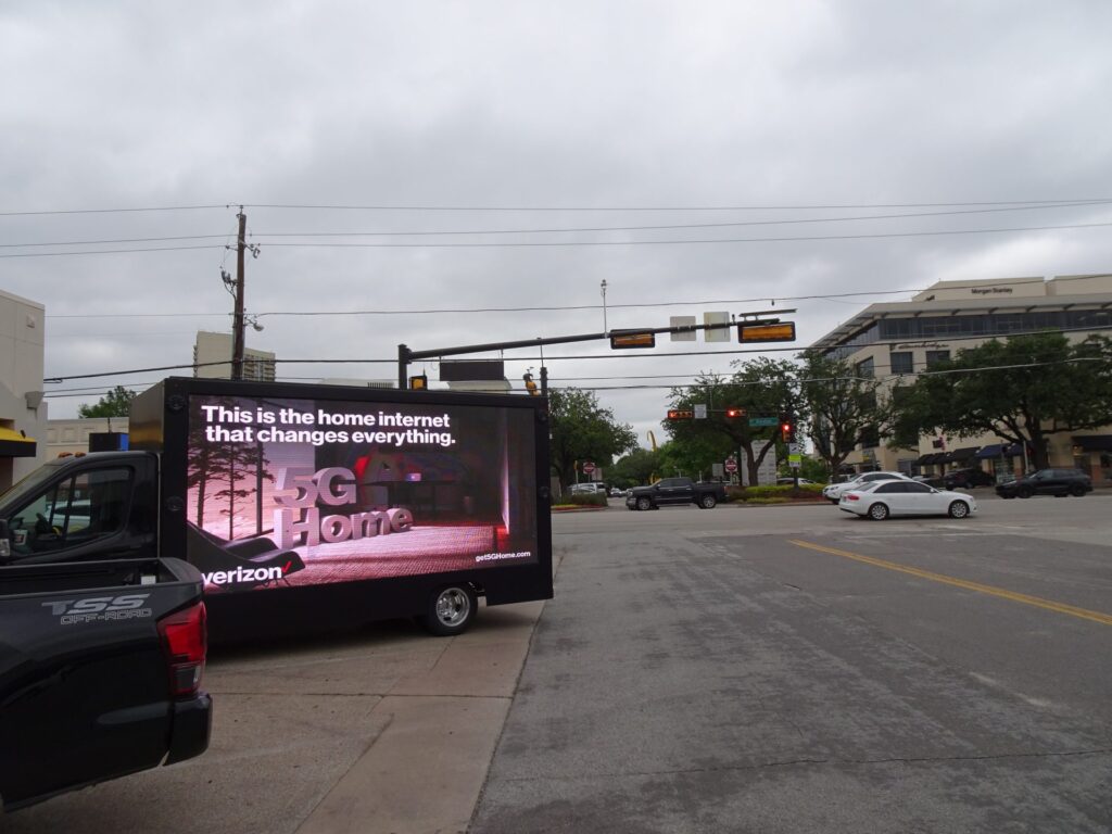 Adapting Digital Billboards to Local Trends and Events: The Power of Hyper-Local Advertising